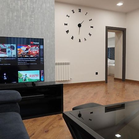 Lovely, Newly Remodeled Apartment In Yerevan! Ngoại thất bức ảnh