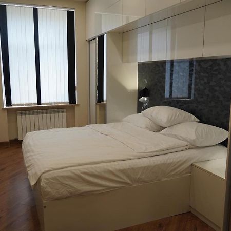Lovely, Newly Remodeled Apartment In Yerevan! Ngoại thất bức ảnh