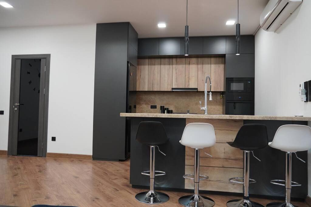 Lovely, Newly Remodeled Apartment In Yerevan! Ngoại thất bức ảnh