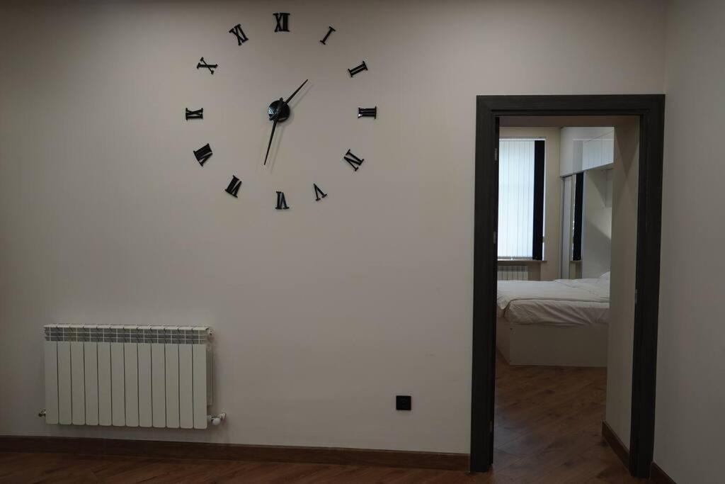 Lovely, Newly Remodeled Apartment In Yerevan! Ngoại thất bức ảnh