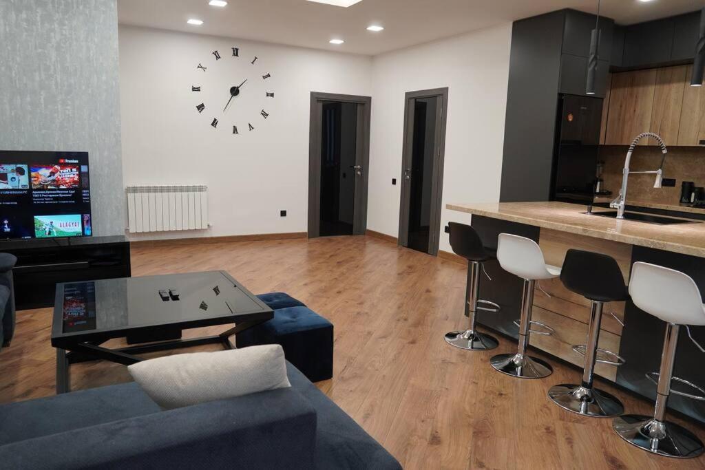 Lovely, Newly Remodeled Apartment In Yerevan! Ngoại thất bức ảnh