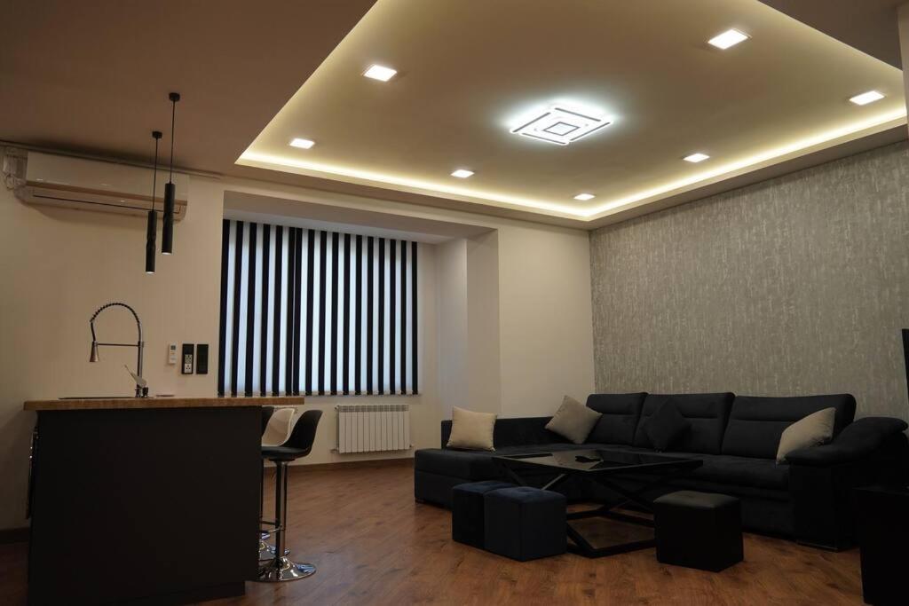 Lovely, Newly Remodeled Apartment In Yerevan! Ngoại thất bức ảnh