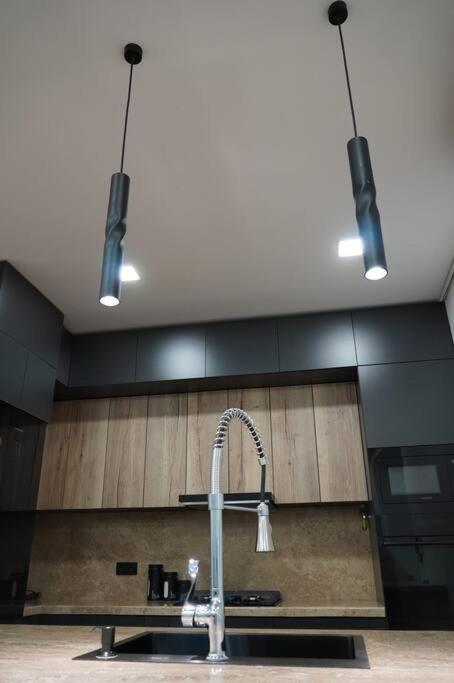 Lovely, Newly Remodeled Apartment In Yerevan! Ngoại thất bức ảnh
