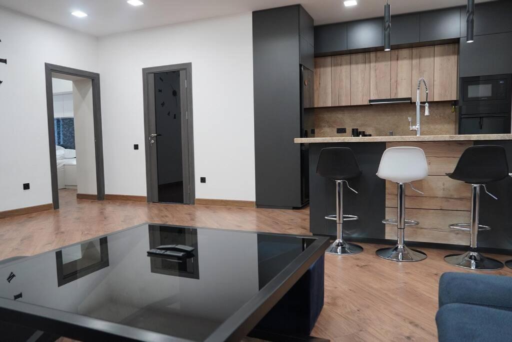 Lovely, Newly Remodeled Apartment In Yerevan! Ngoại thất bức ảnh