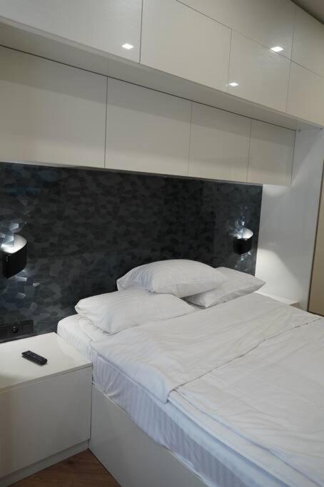Lovely, Newly Remodeled Apartment In Yerevan! Ngoại thất bức ảnh