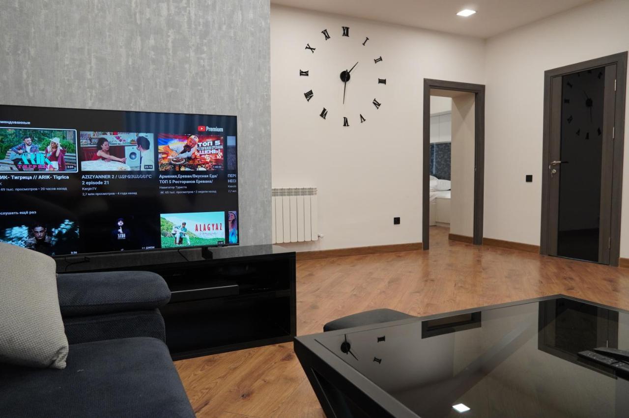 Lovely, Newly Remodeled Apartment In Yerevan! Ngoại thất bức ảnh